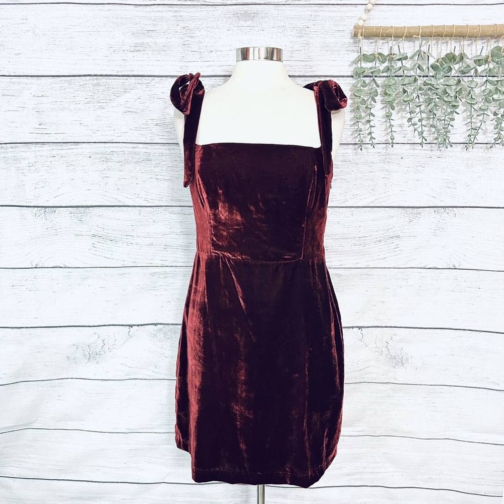 House of Harlow 1960 x REVOLVE Dress Maroon Velvet Mini Shoulder - Picture 3 of 5
